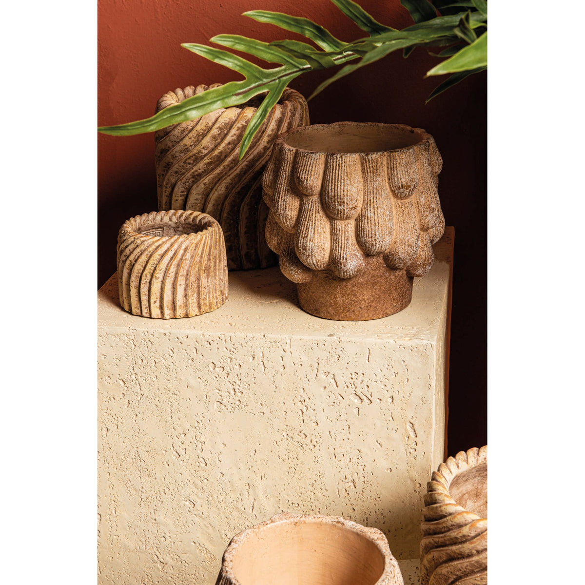 Topf - Runder Zement, Wellenlinienmuster, Beige, XS – Tiera | PTMD