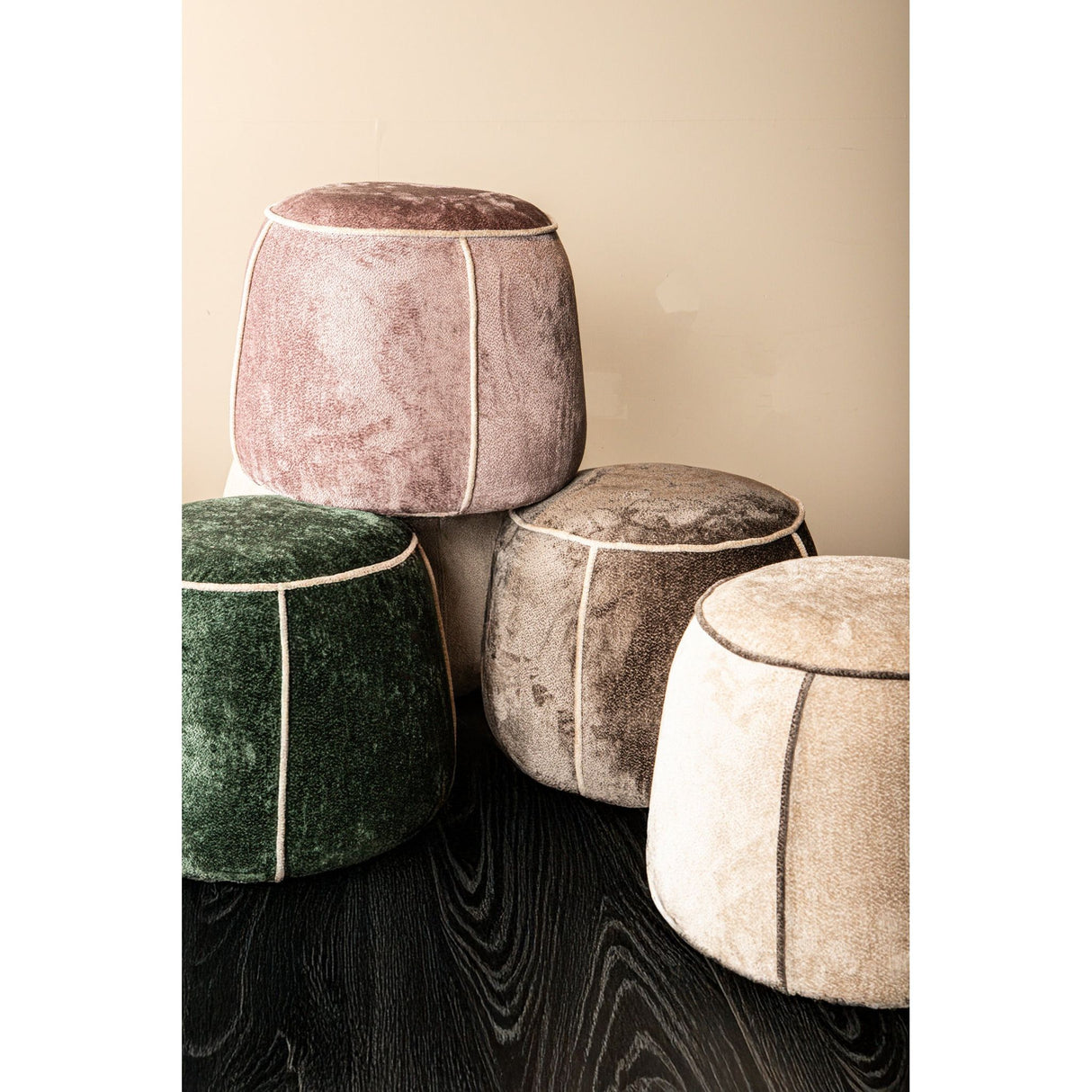 Hocker quadratisch aus Stoff mit weicher Polsterung Strukturbezug und modernem Design – Napoli | PTMD - Esszett Luxury | Stilvolles Wohnen mit Charakter
