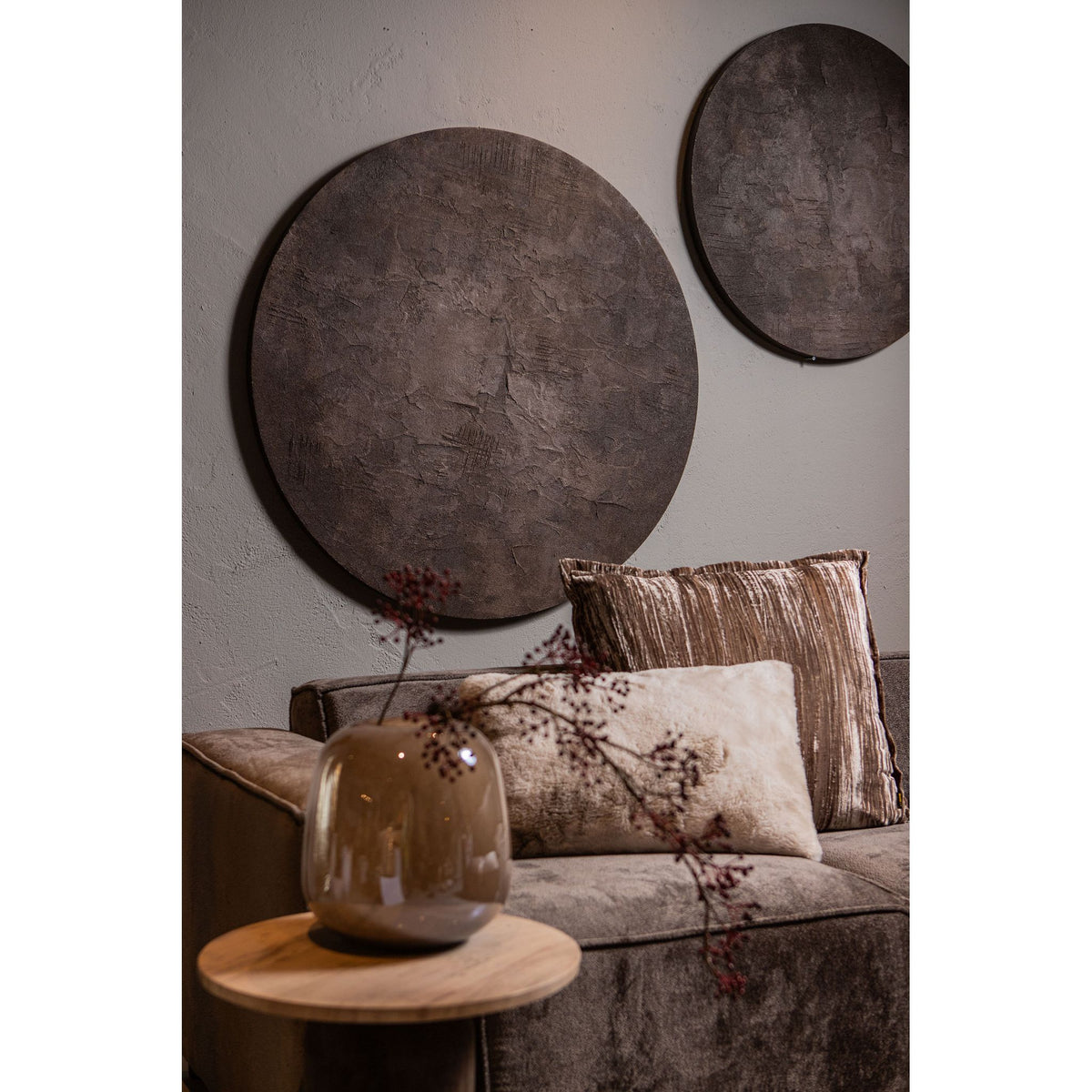 Wandpaneel aus Polyester-Canvas mit MDF-Rahmen, runder Form und rauer Struktur, Braun-Finish, L – Kemp | PTMD