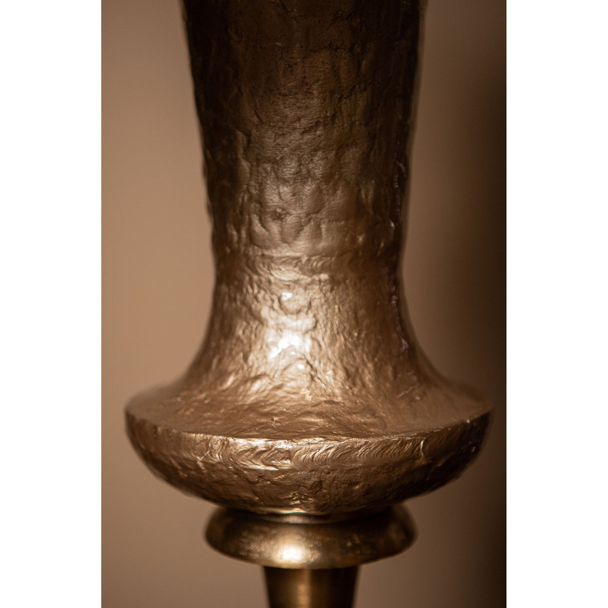 Vase - Aluminiumguss, Luxus-Emaille-Finish, rund, Champagner, L – Lysse | PTMD