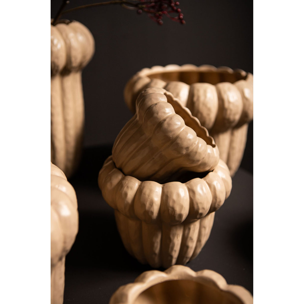 Flower pot – Cream surface, Round shape, Ceramic material, XXS – Samaran | PTMD