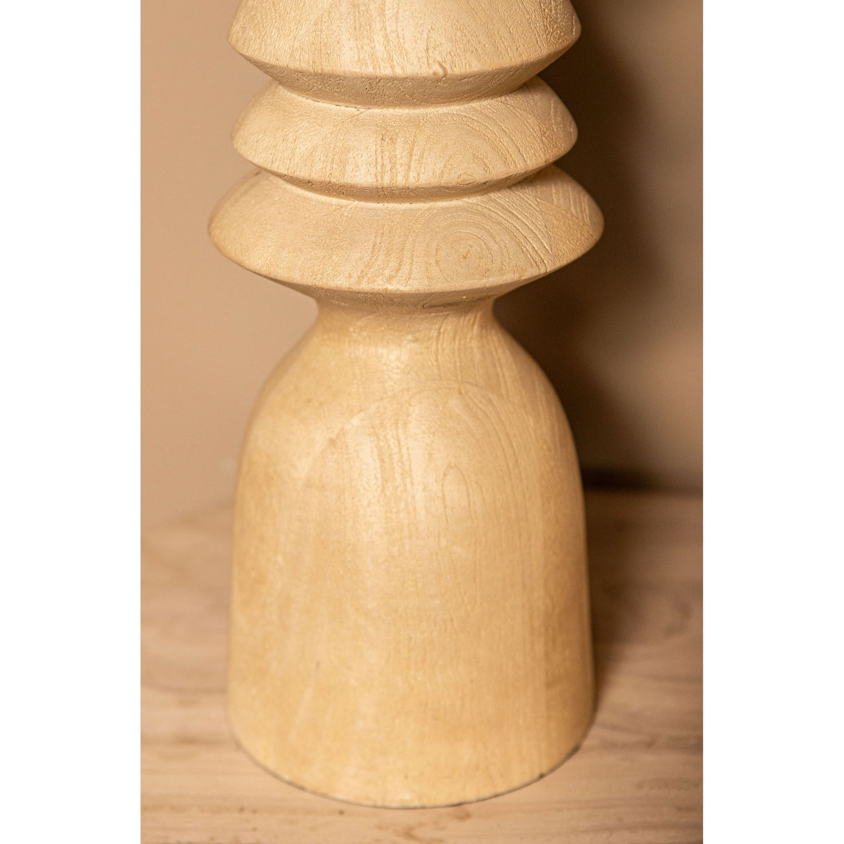 Tischlampe aus Mangoholz mit Naturton und schlankem Design in runder Form – Elaine | PTMD