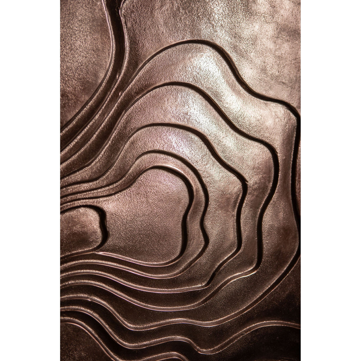 Wandpaneel aus gegossenem Aluminium in Bronzeoptik mit Wellenstruktur, XL – Erike | PTMD