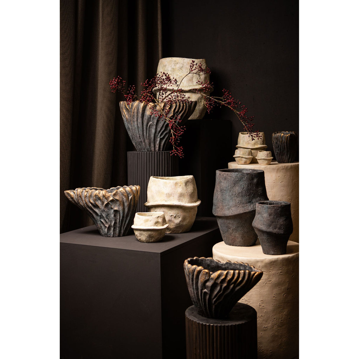 Vase – Graue Farbe, Wellen Design, Zement Material, L – Vakas | PTMD