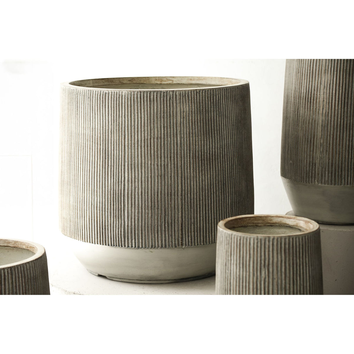 Pot – light brown surface, cement material, low shape, set of 3 – Olav | PTMD