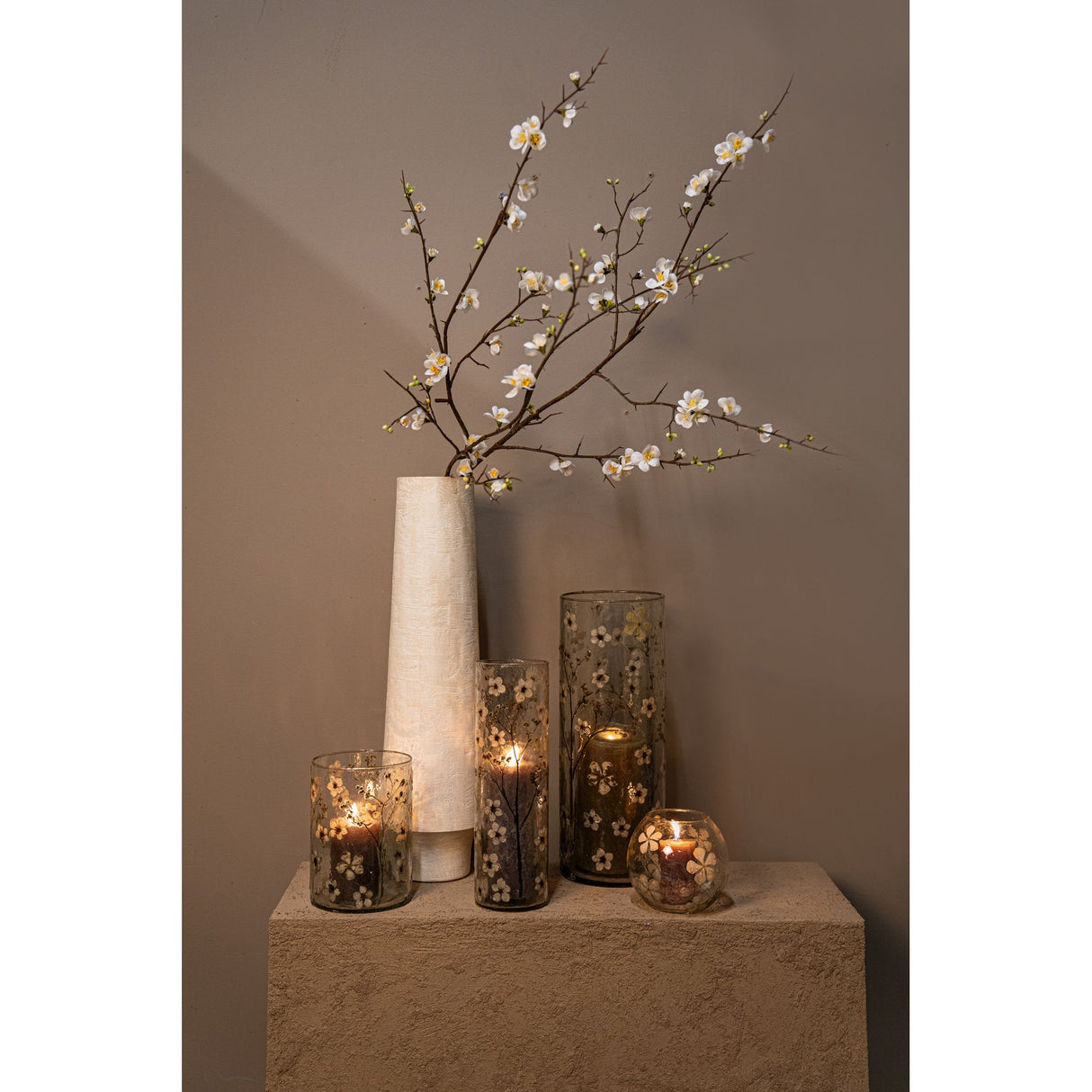Vase – Straight Design, Leaf Mosaic Finish, White Color, M – Gresa | PTMD