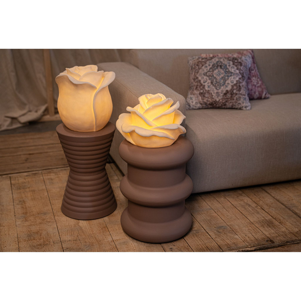 LED-Leuchte – Rosenblüten Design, Polyresin Oberfläche, Weiße Farbgebung, Hoch – Aveda | PTMD