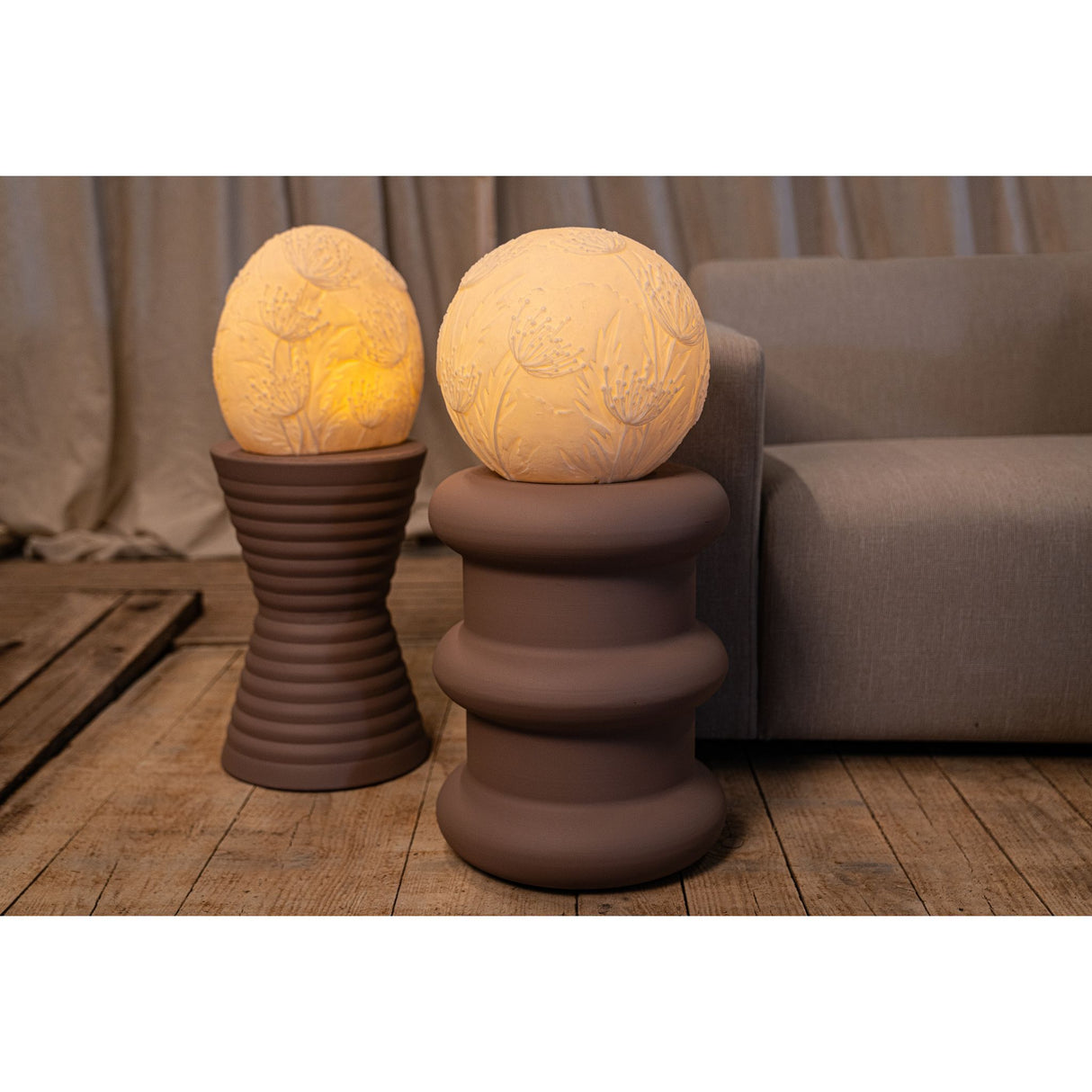 LED-Leuchte – Blumendesign, Runde Form, Kunststoffmaterial, Weiß – Hennah | PTMD