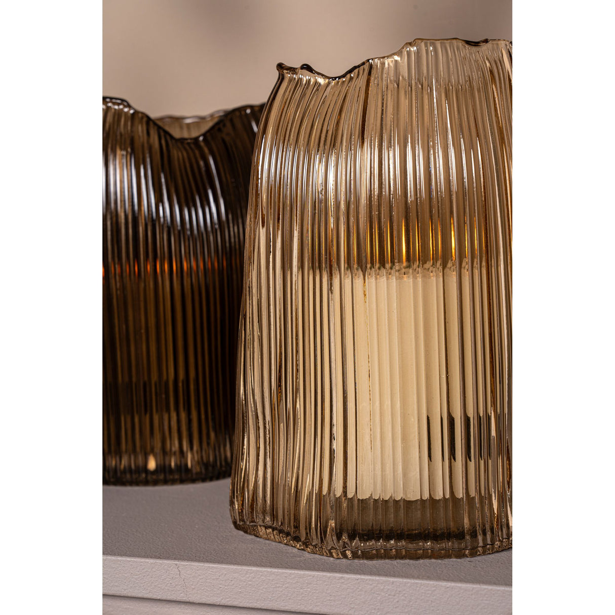 Windlicht – Glas Material, Bronze Ton, Rillen Design – Dewin | PTMD
