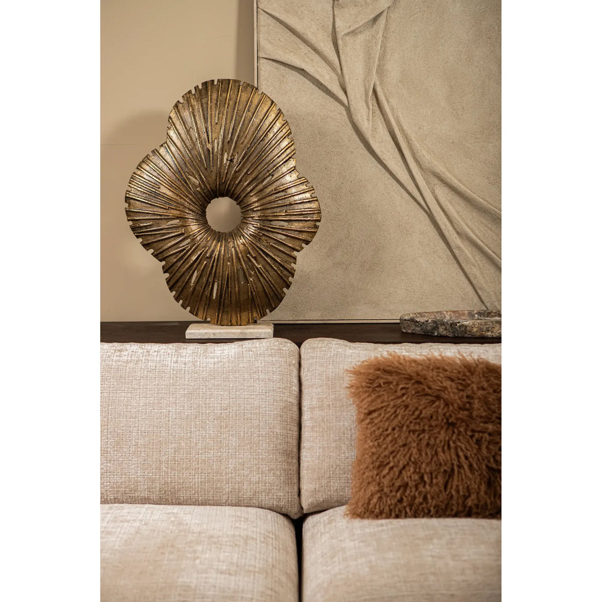Statue – Organisches Design, Aluminium Material, Gold, L – Vija | PTMD