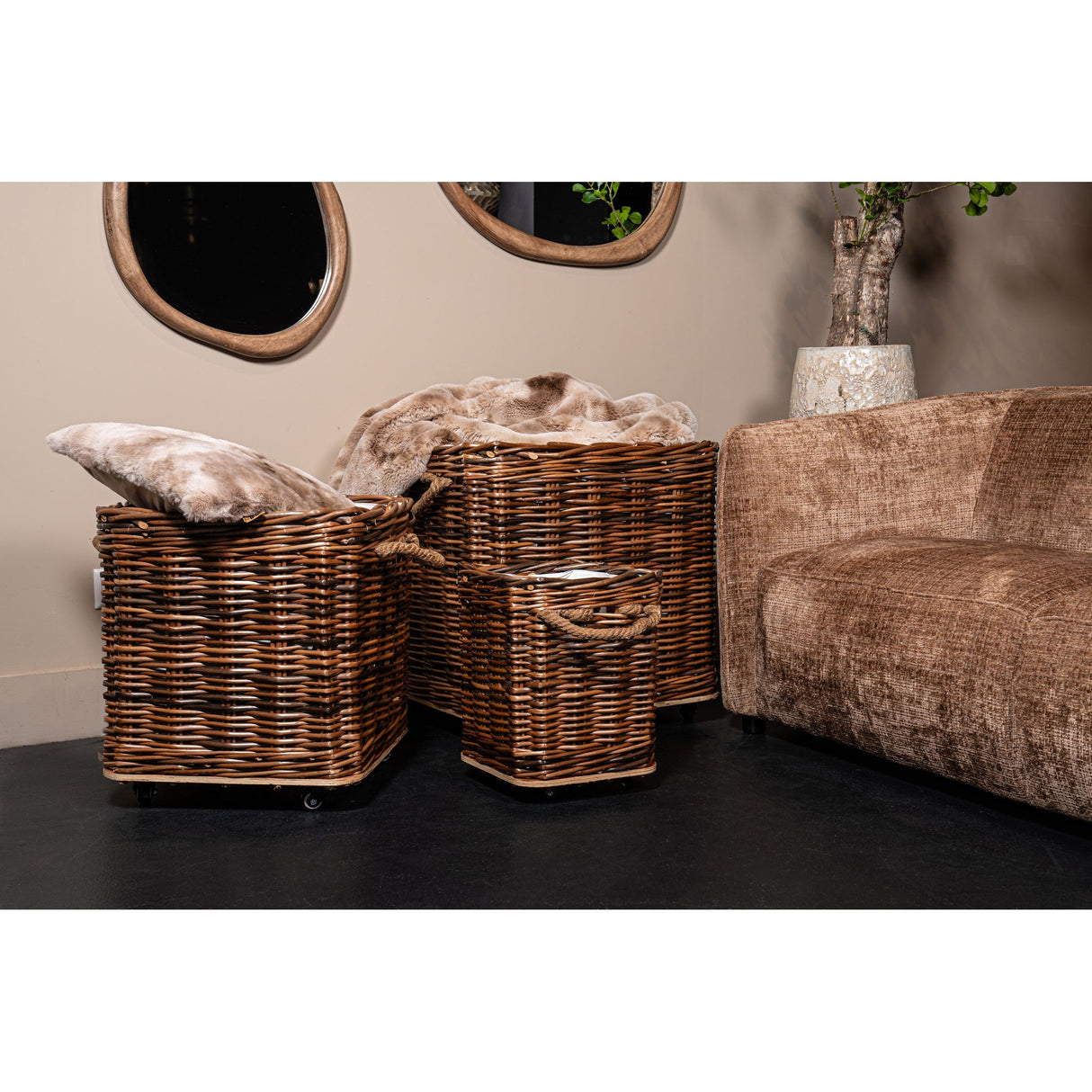 Korb – Braunes Weidenholz, Quadratische Form, Mit Rollen – Darrett | PTMD