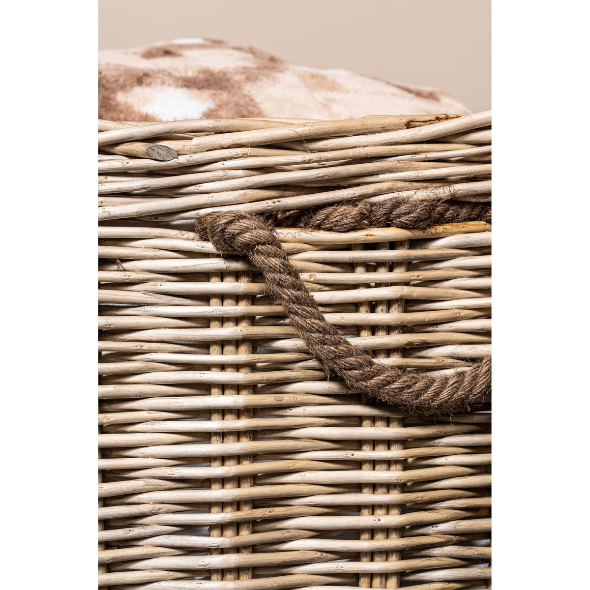 Basket – Natural Wicker, Cylindrical Shape, With Wheels – Darrett | PTMD