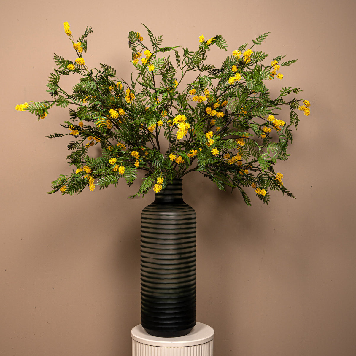 Gartenblume – Gelber Mimosenzweig mit Blättern aus Kunststoff, L | PTMD