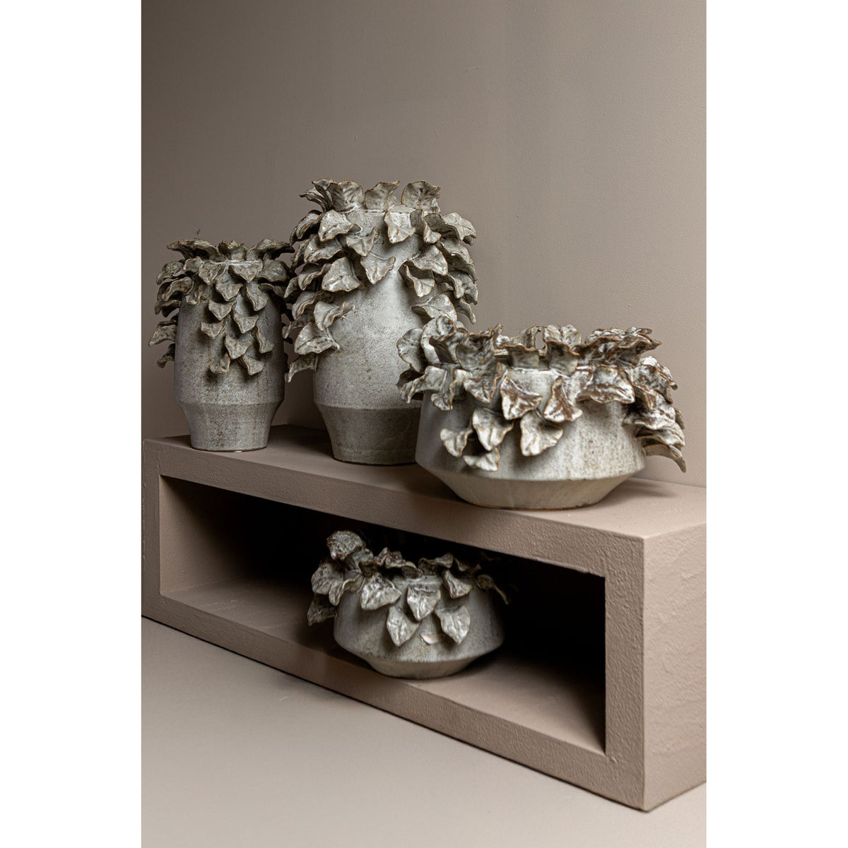 Flowerpot – Beige surface, Rough surface, Leaf detail pattern, Ceramic material, L – Varda | PTMD