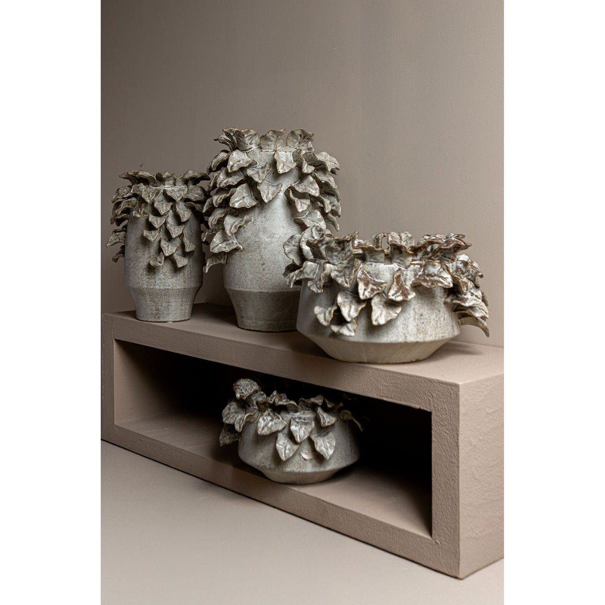 Vase – Keramik Material, Raue Oberfläche, Blattdetail Design, S – Varda | PTMD
