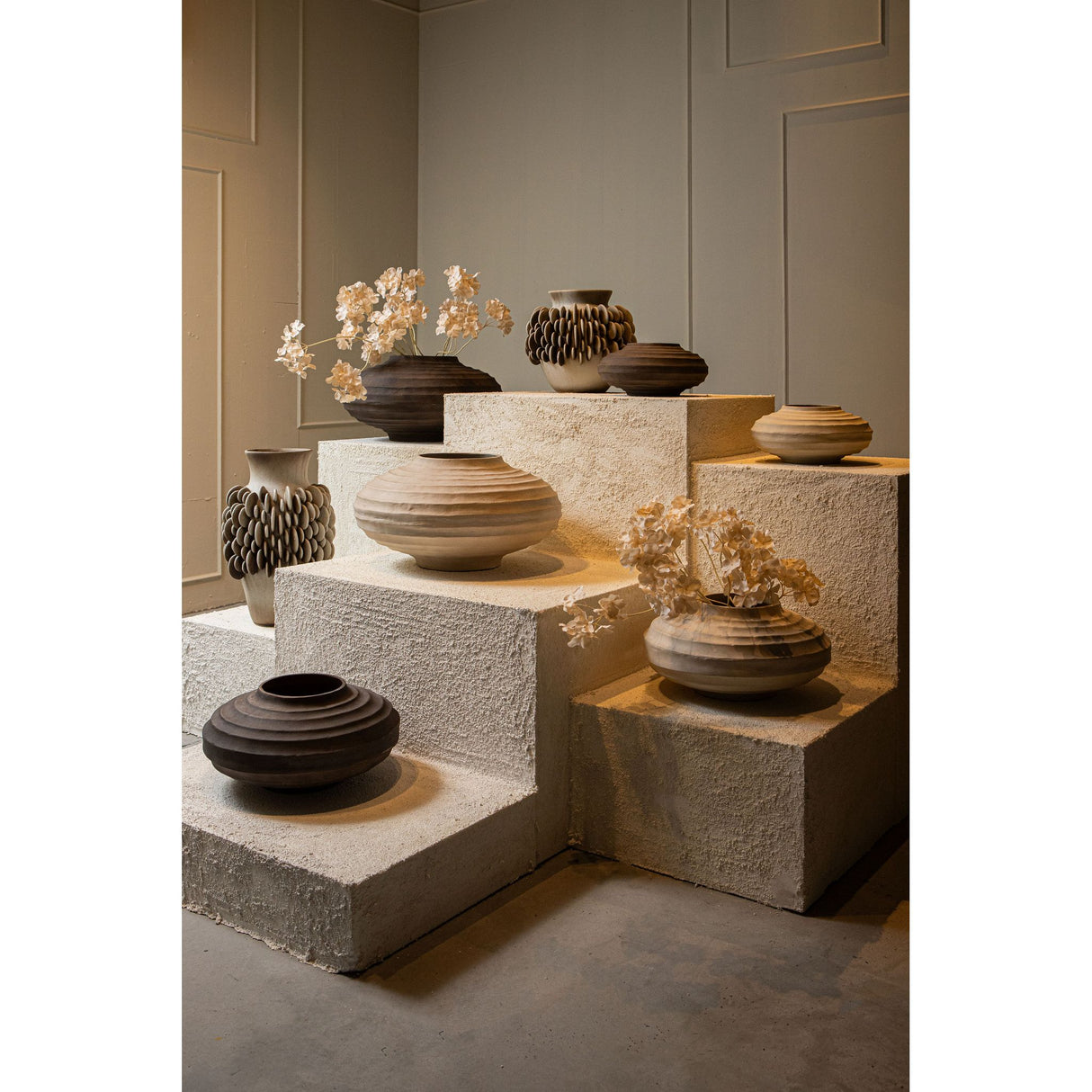 Vase – Keramik Material, Rundes Schuppenmuster, Runde Form, Niedrig, S – Wina | PTMD
