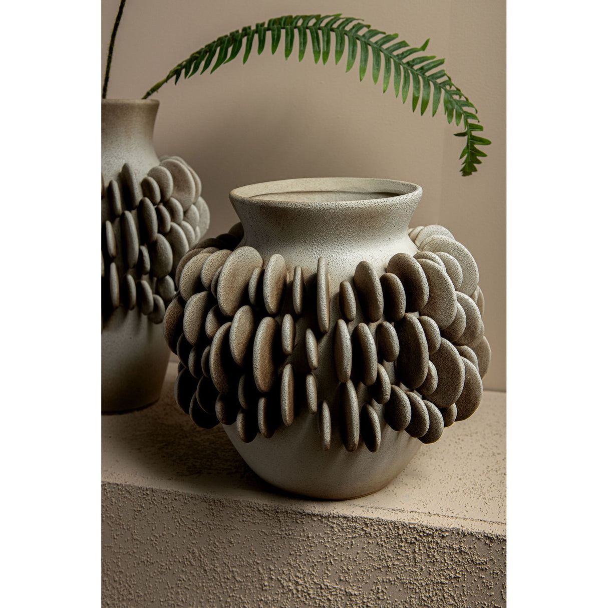 Vase – Keramik Material, Rundes Schuppenmuster, Runde Form, Hoch, S – Wina | PTMD
