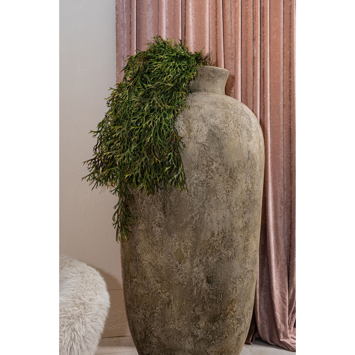 Pot – cream-colored surface, tall shape, jug-look – Gisel | PTMD