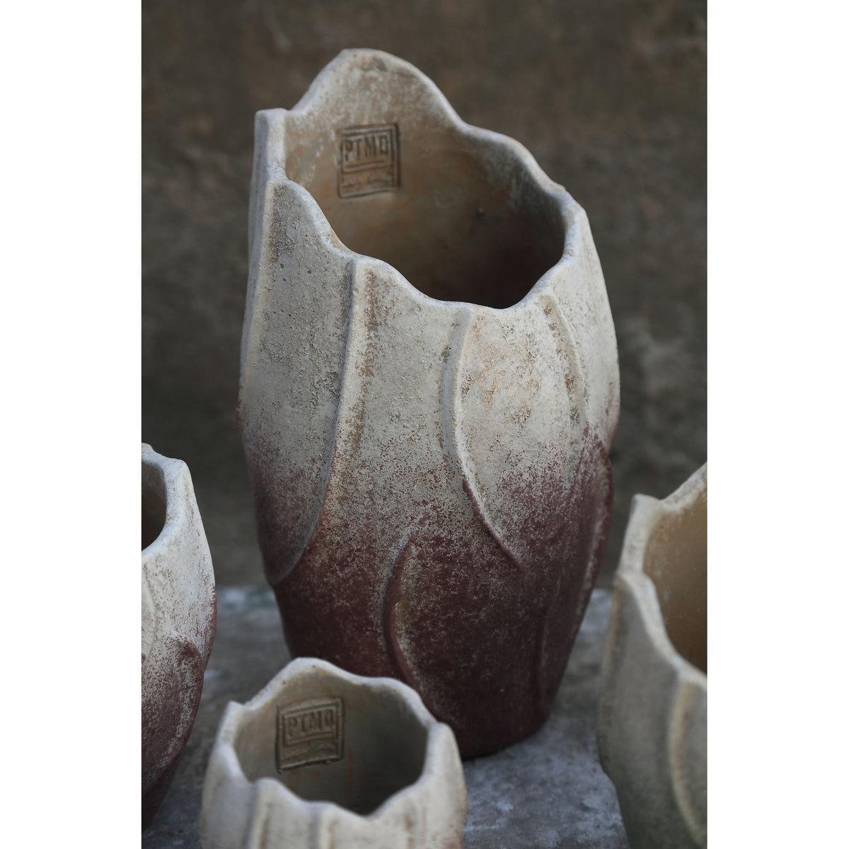 Topf – Wellen Design, Zement Material, Runde Form, Hellrosa, L - Ryla | PTMD