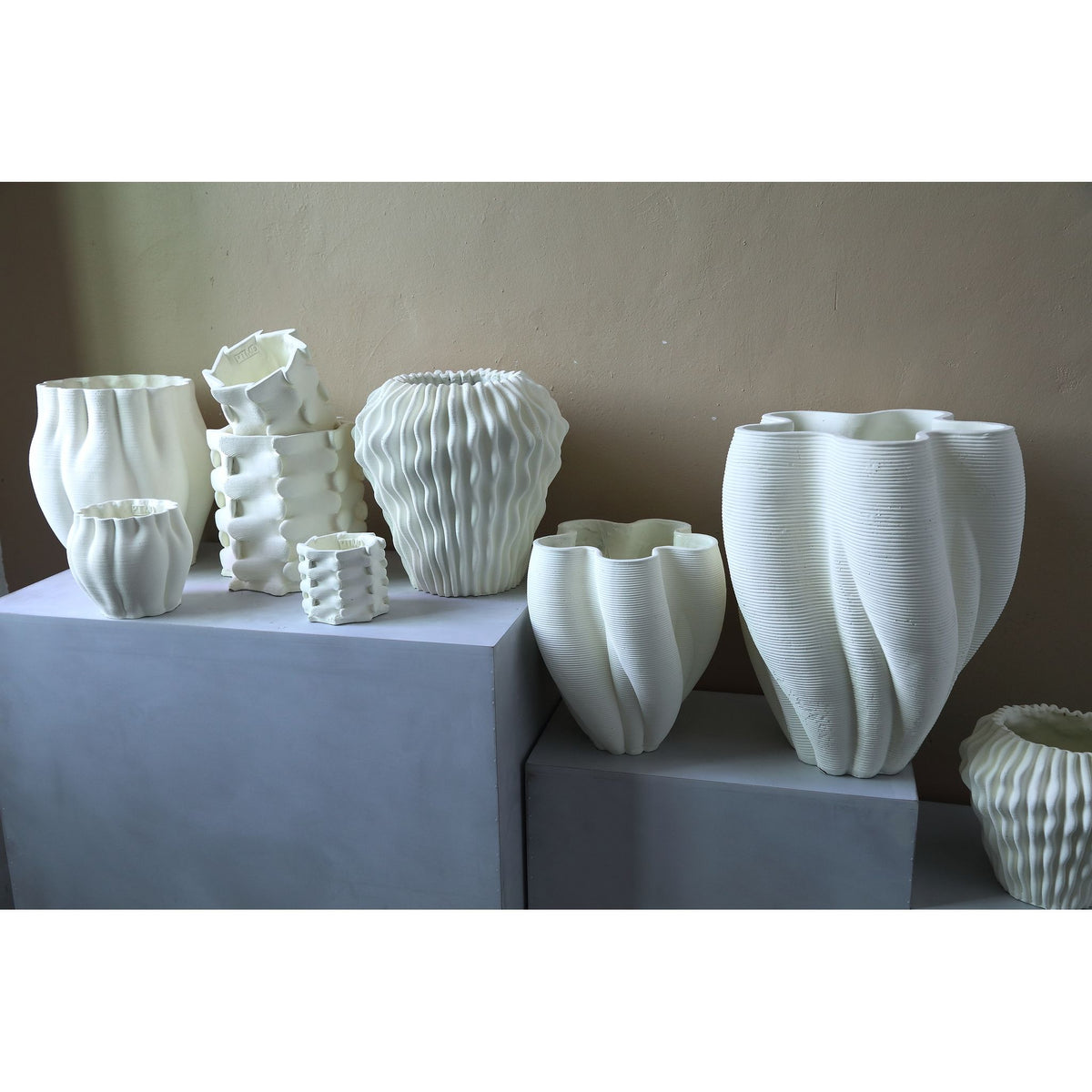 Flower Pot – White Color, Three-Dimensional Expansion Design, Cement Material, M – Norma | PTMD