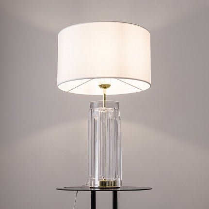 Tischleuchte Skulpturales Glas Stoffschirm & Eleganter Akzent – Muse | Maytoni - Esszett Luxury | Stilvolles Wohnen mit Charakter
