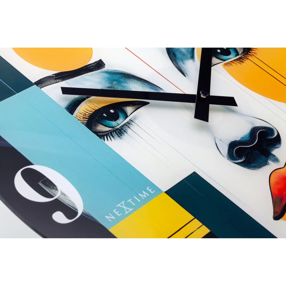 Wanduhr – Buntes Glas, Ausdrucksstarkes Design, Stilles Werk - Vogue | NeXtime