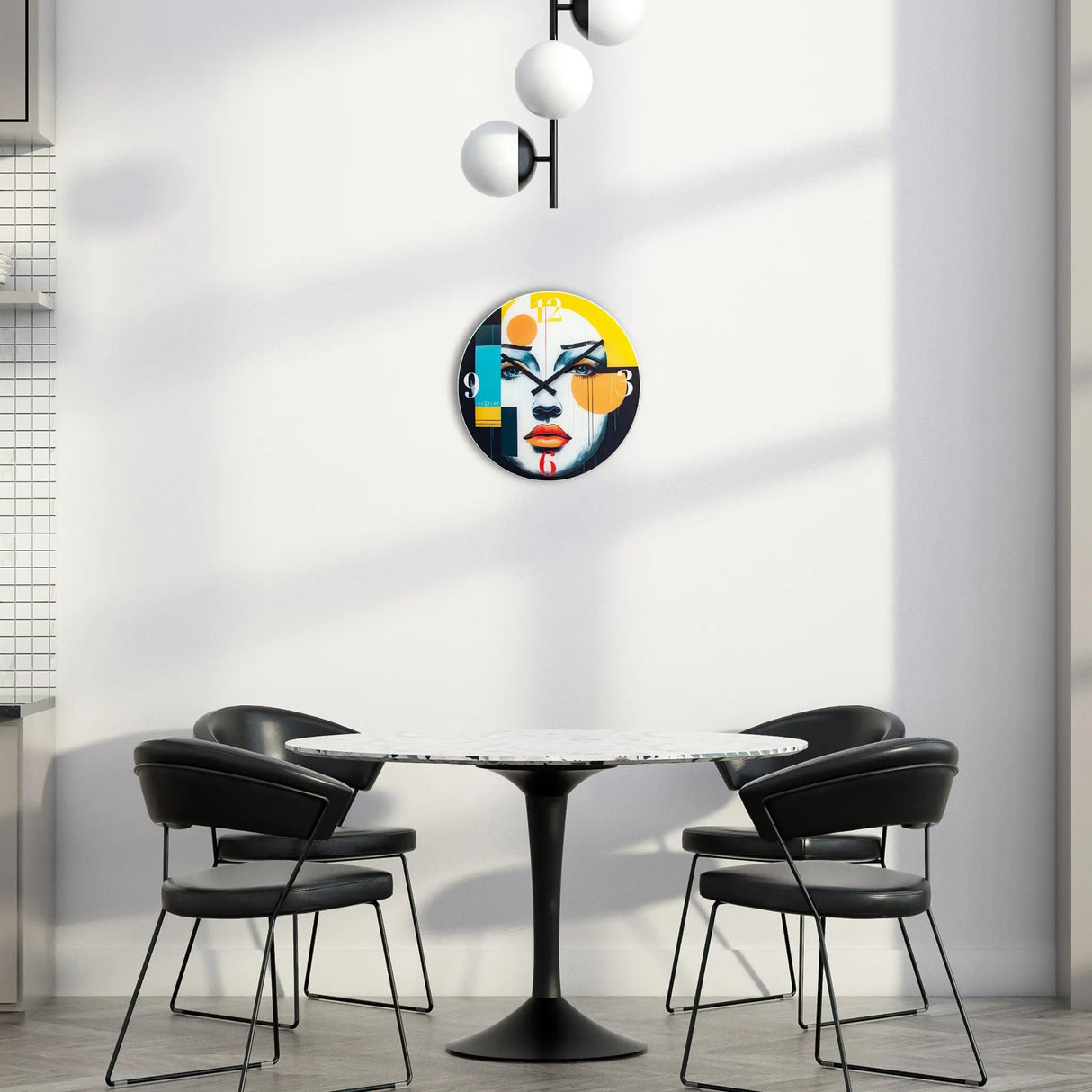 Wanduhr – Buntes Glas, Ausdrucksstarkes Design, Stilles Werk - Vogue | NeXtime