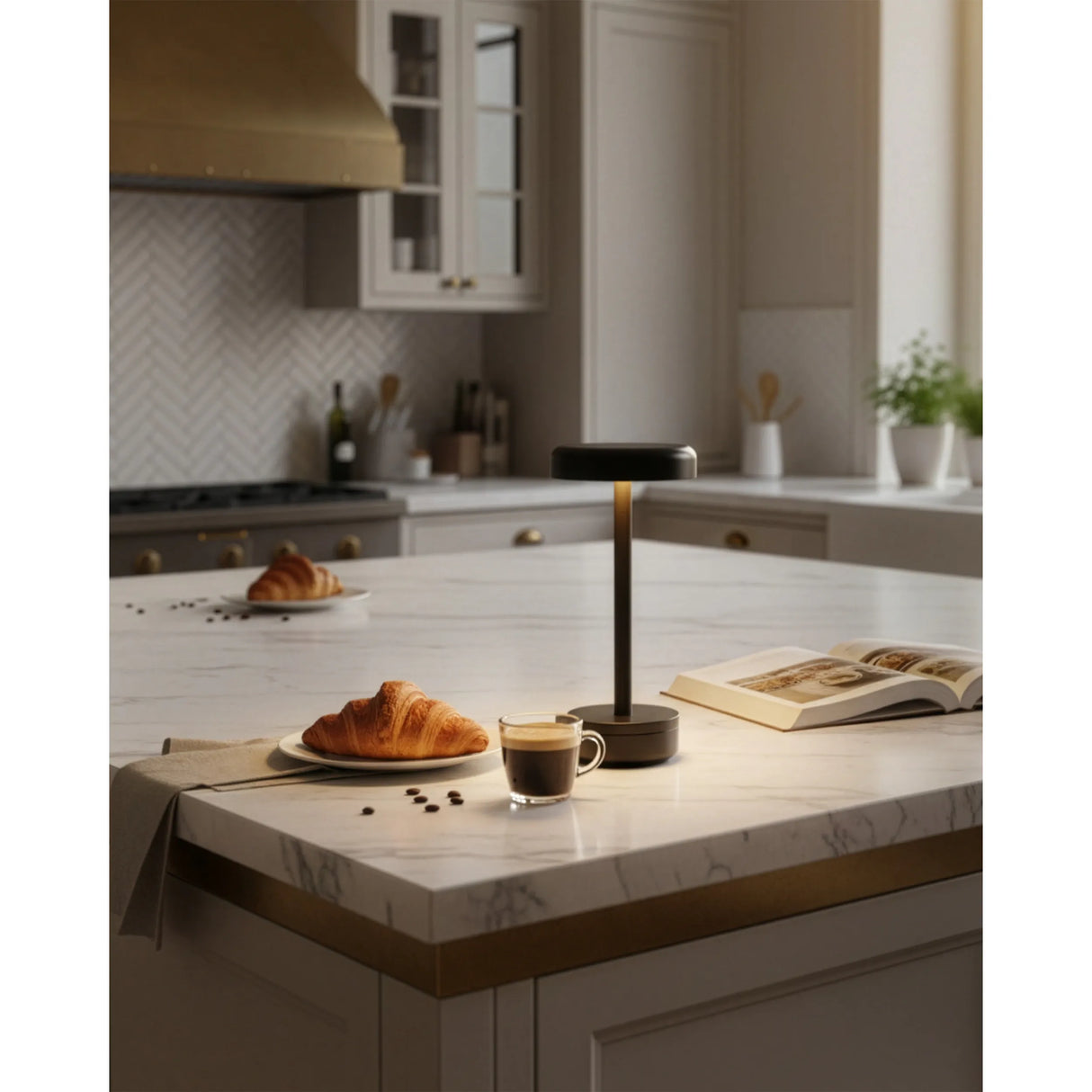 Tischleuchte – Schlankes Design, Kabellose Freiheit, Sanftes Licht - Iena | ELLE Decoration