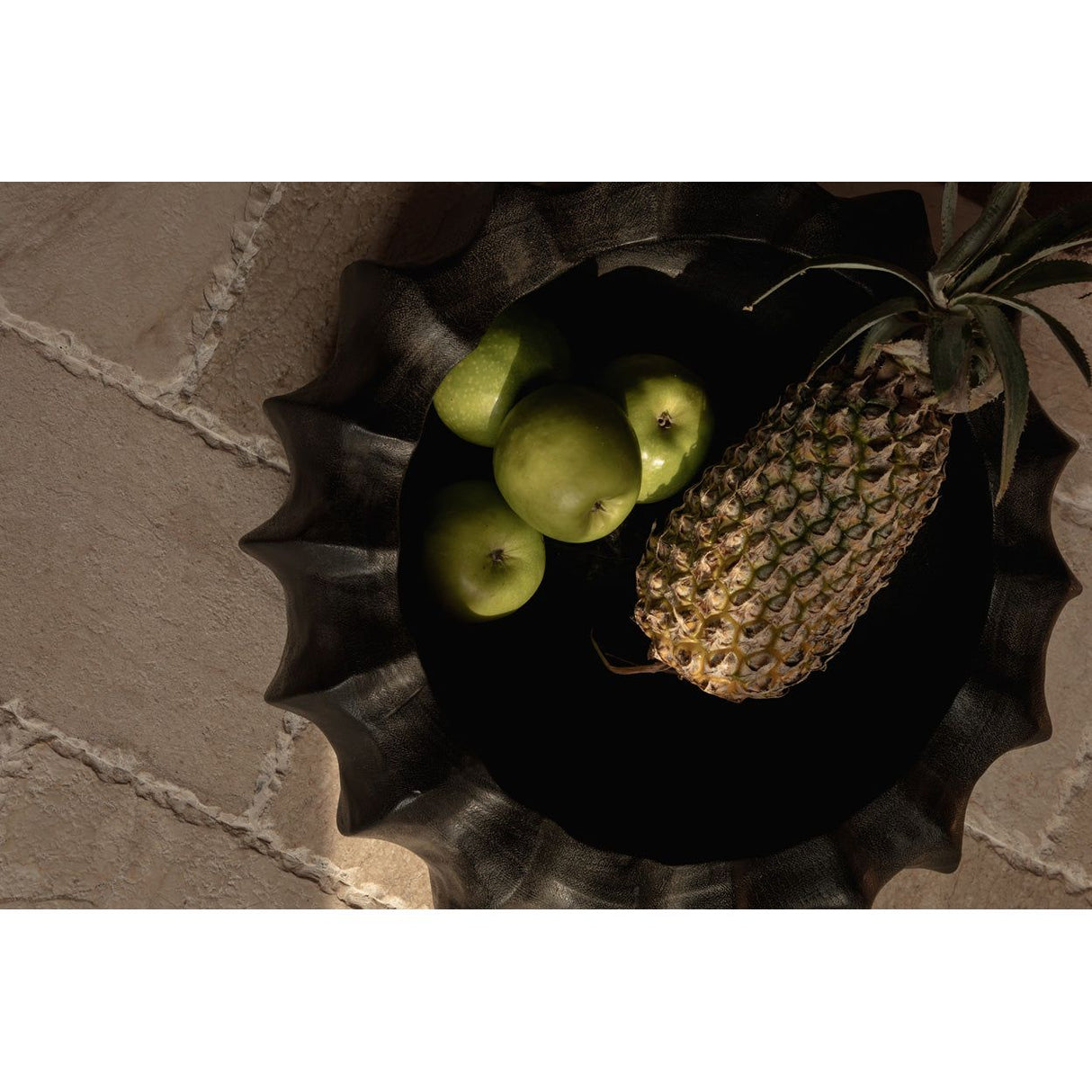 Schale – Mangoholz Material, Gewellte Form, Schwarze Farbe – Kuro Kabocha | Bazar Bizar Antwerp