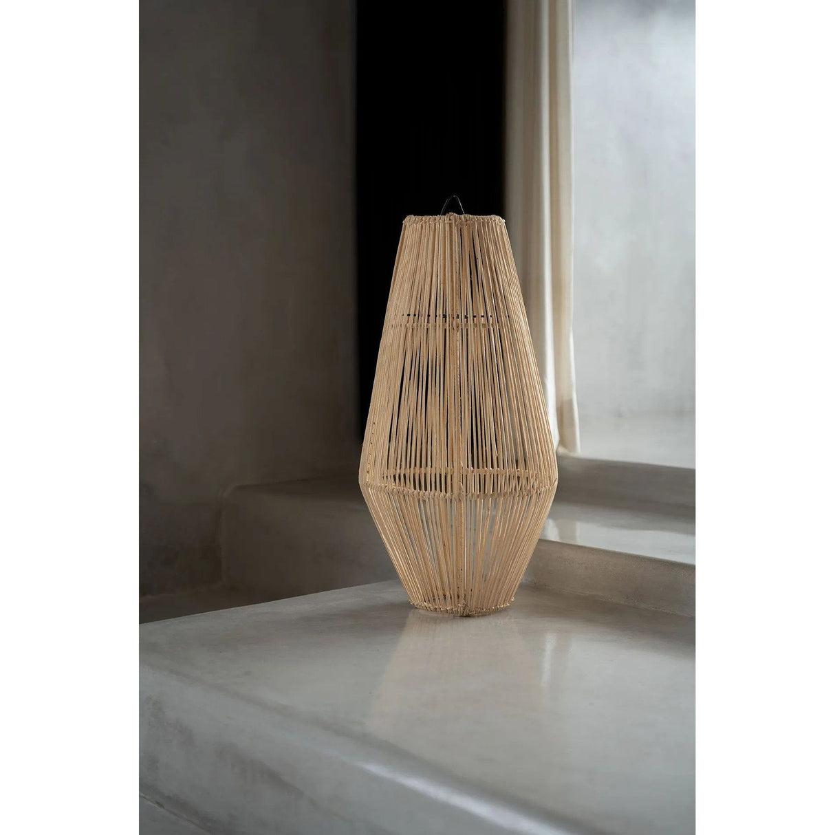 Pendelleuchte – Natürliches Rattan, Skulpturales Design, Vertikale Streben, M - Afrodisiac | Bazar Bizar Antwerp
