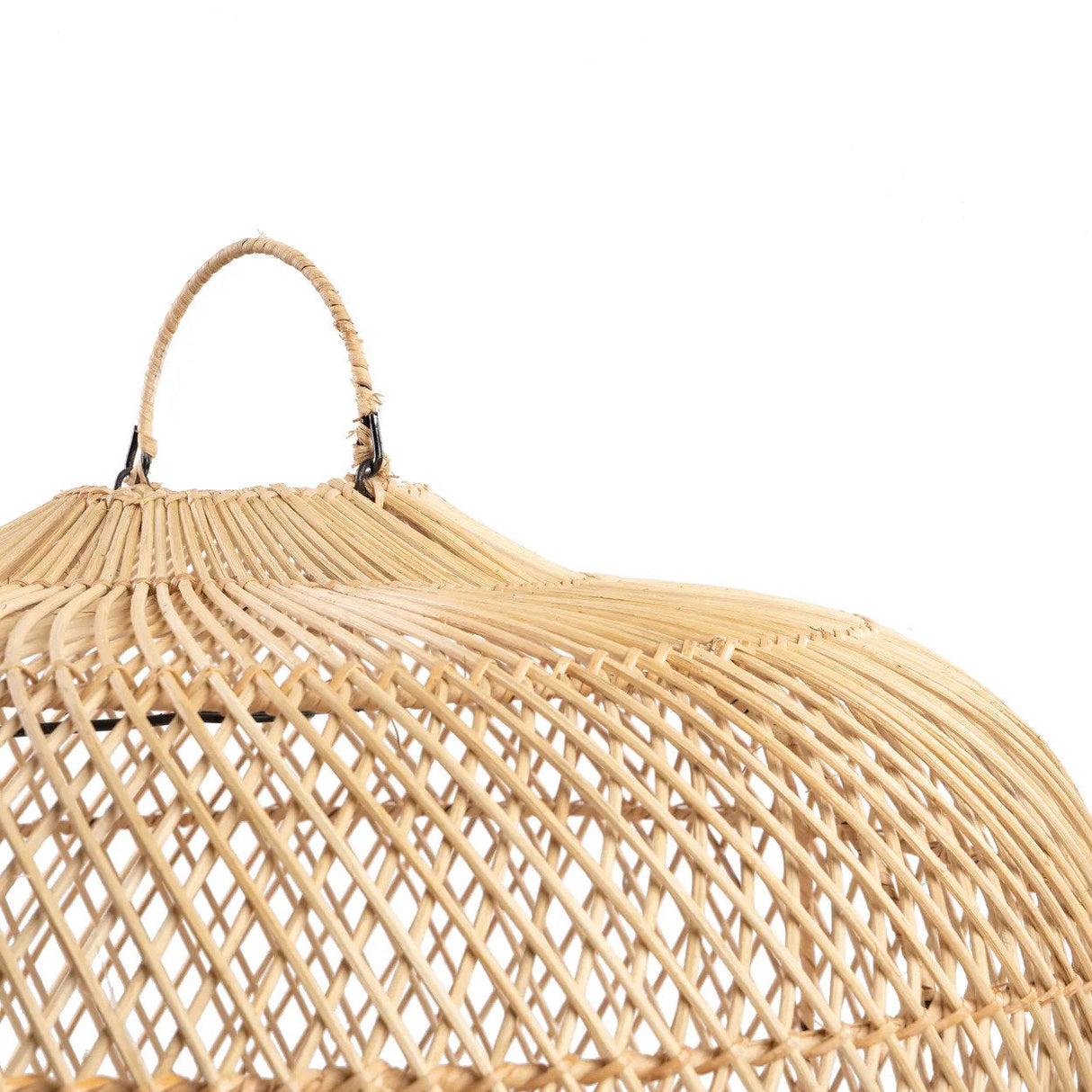 Pendelleuchte – Rattanmaterial, Geflochtenes Design, Offene Struktur, L - Batu Bolong | Bazar Bizar Antwerp