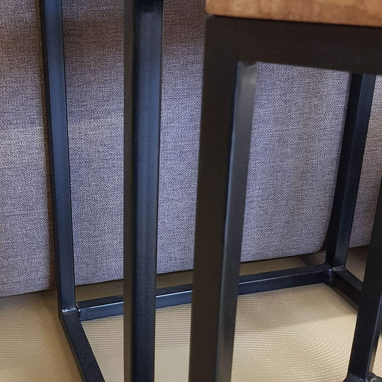 Side table made of recycled mango wood, handcrafted, with powder-coated metal frame – Dallas | MVG Voglrieder
