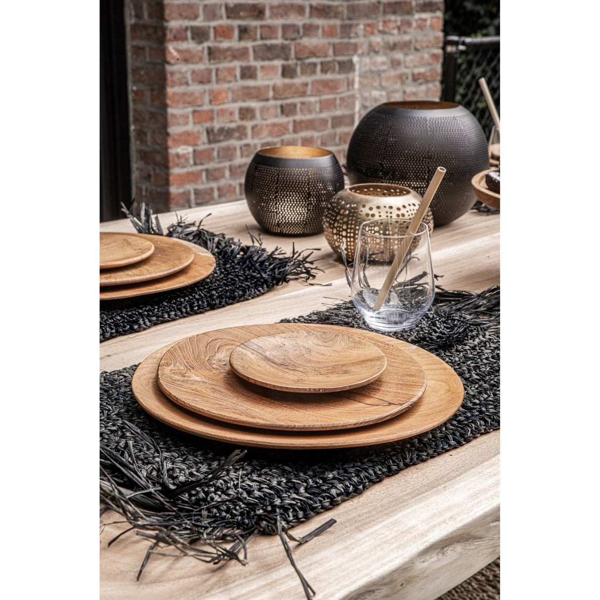 Kerzenhalter – Messingmaterial, Durchbrochenes Design, Schwarz Gold Finish, L – Pierced Ball | Bazar Bizar Antwerp