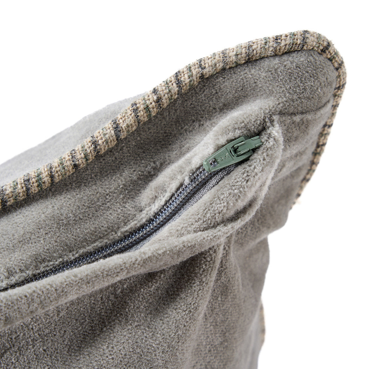 Kissenbezug – Samt Material, Minimalistisches Design, Grauer Ton - Crush | Bazar Bizar Antwerp