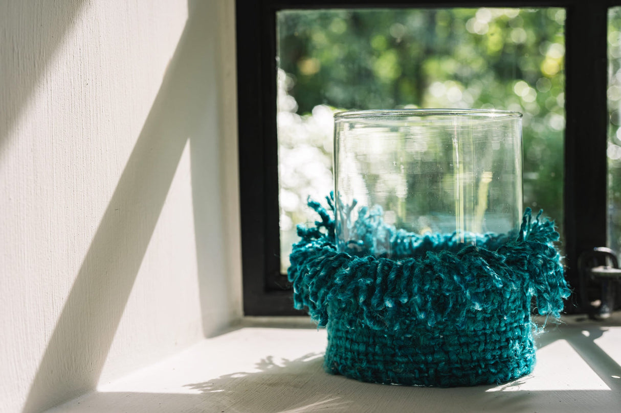 Kerzenhalter – Baumwollmaterial, Glasbehälter Design, Aquafarbe, XL – Oh My Gee | Bazar Bizar Antwerp