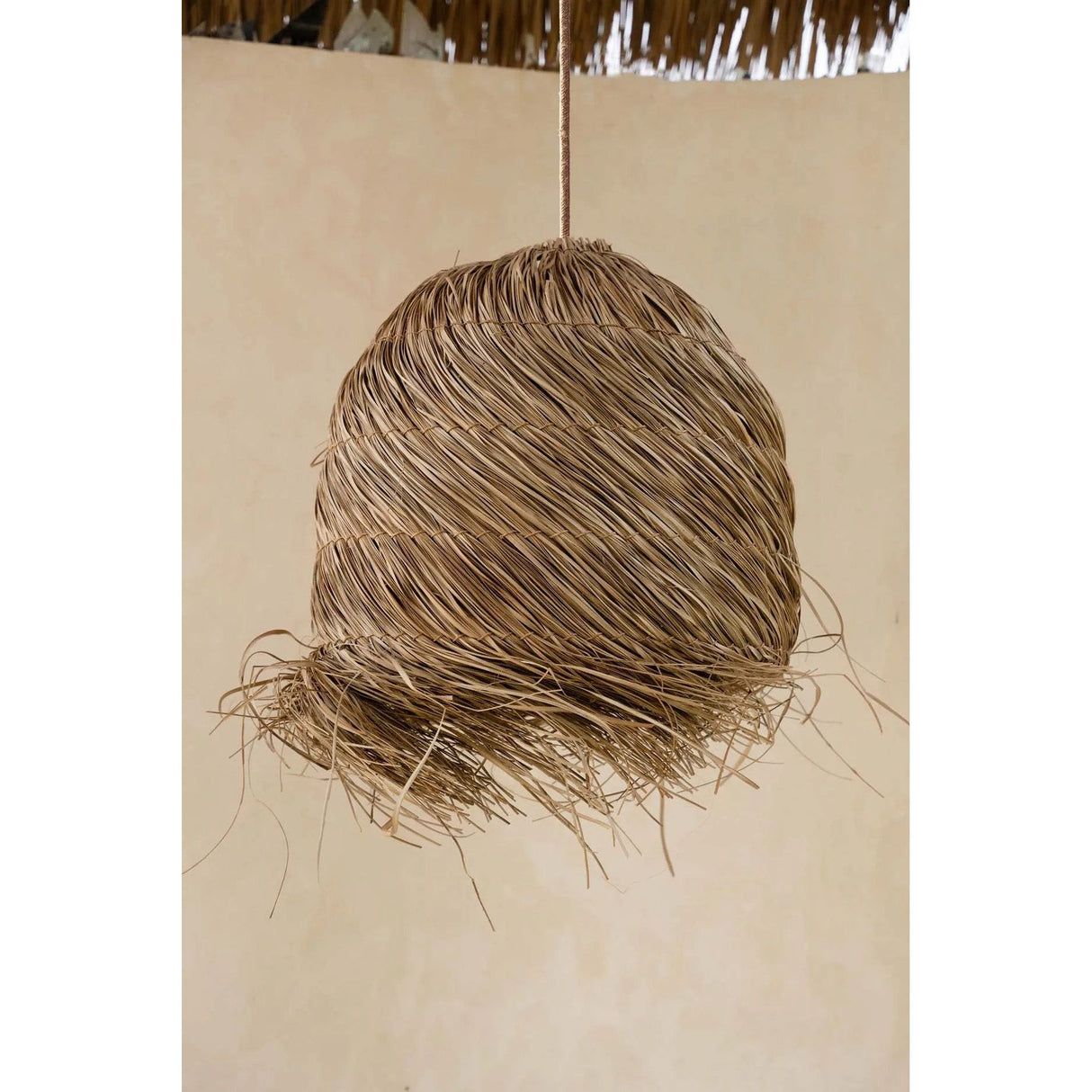 Pendelleuchte – Grasmaterial, Geflochtenes Design, Skulpturale Form - Wicked | Bazar Bizar Antwerp