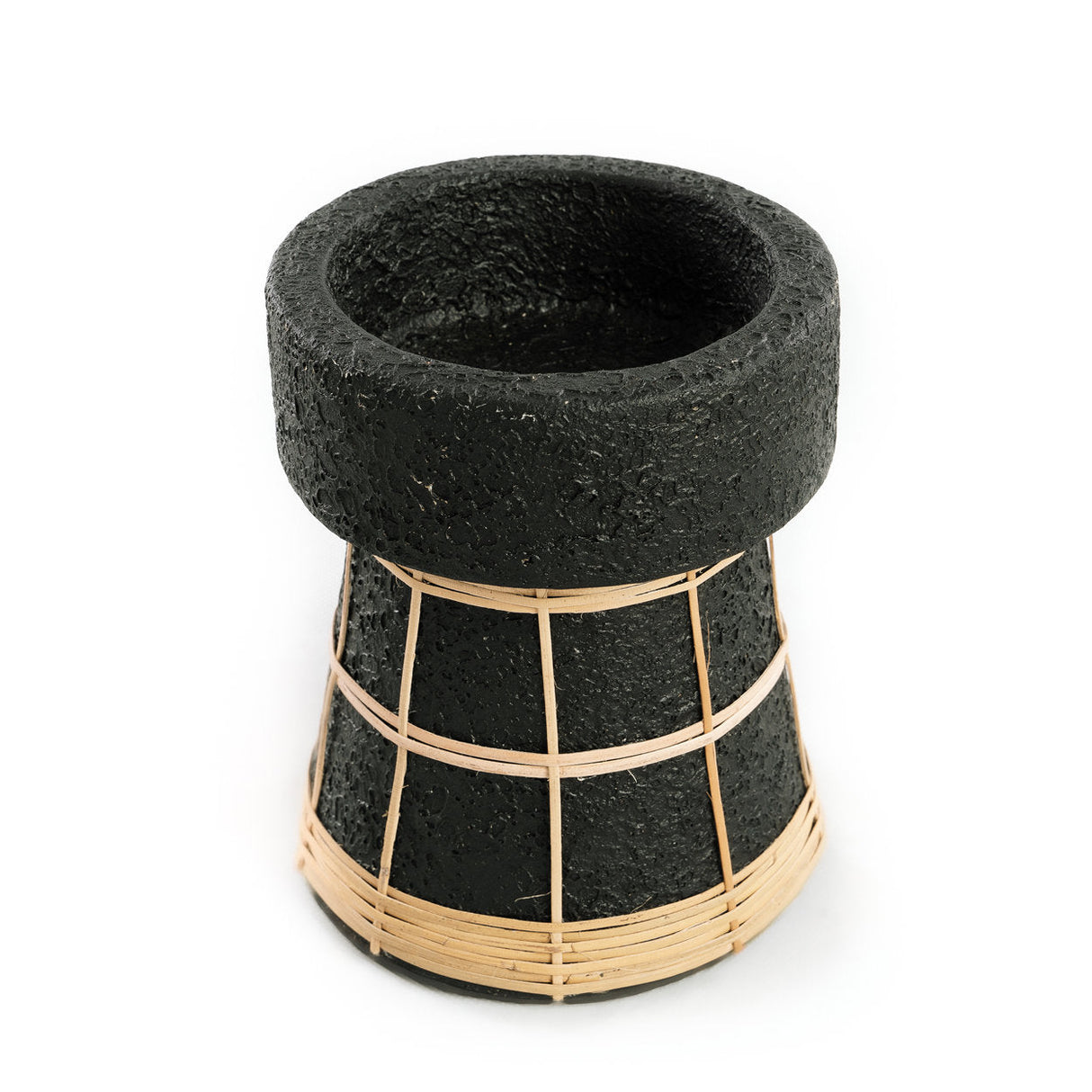 Kerzenhalter – Terrakotta-Rattan Material, Strukturierte Oberfläche, Flechtdesign, M – Serene | Bazar Bizar Antwerp