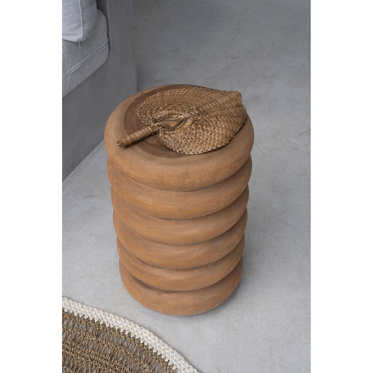 Hocker – Suarholz Massiv, Organisches Design, Spiralform - Umiko | Bazar Bizar Antwerp