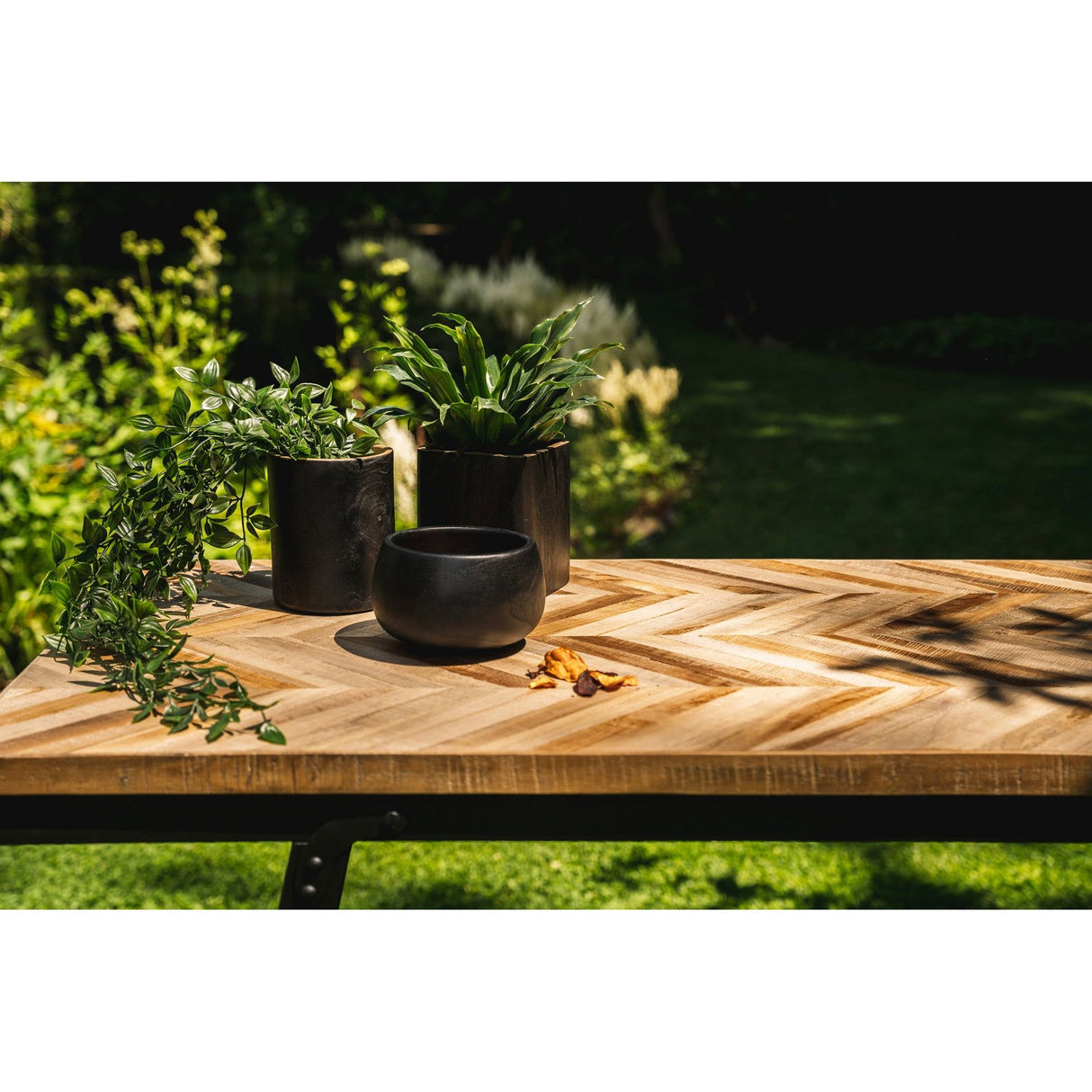 Bowl – Teak Wood Material, Black Finish, Slim Design – Bondi | Bazar Bizar Antwerp