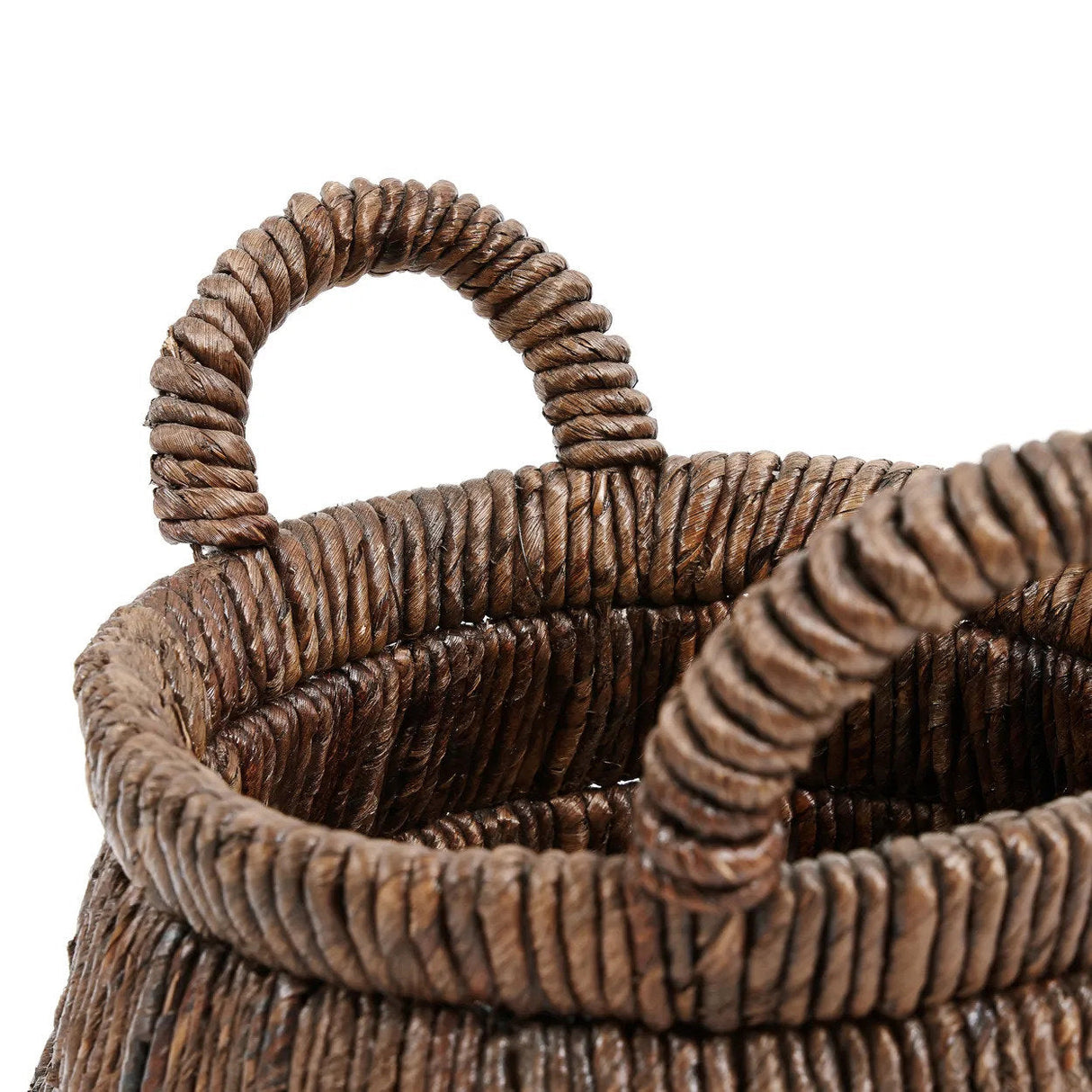 Korb – Bananenblatt Material, Dreieckige Form, Tragegriff Design – Chisomo | Bazar Bizar Antwerp