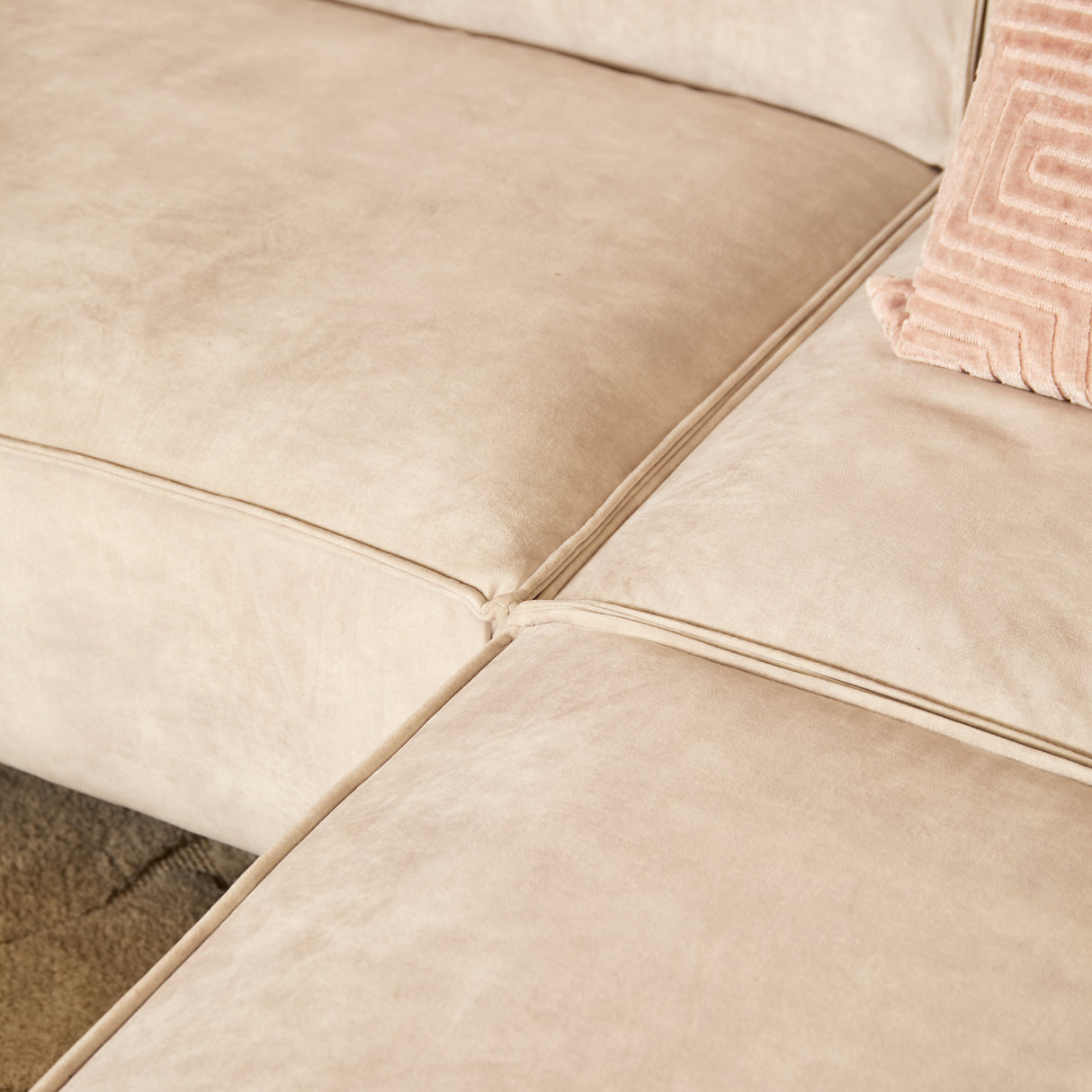 Corner Sofa - 2.5-Seater, Right Chaise, Velvet Torre 02 Upholstery, Modern Design – Floris | Starfurn