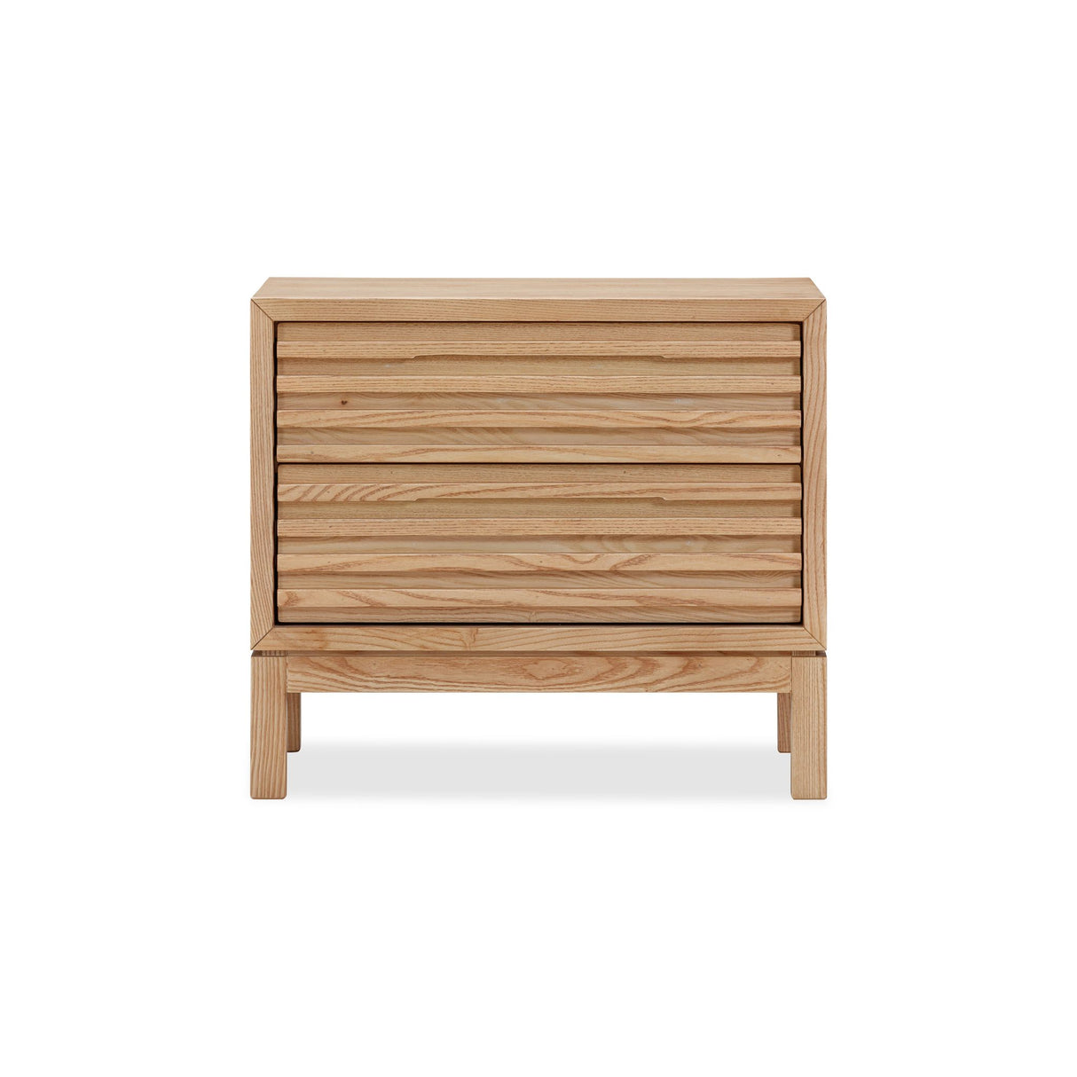 Nachttisch – Massives Eschenholz, Lamellen Frontdesign, Zwei Schubladen, Flaxen Farbton – Tanner | Modus Furniture International