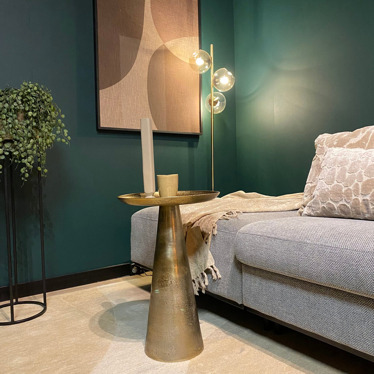 Couchtisch – Aluminium Material, Rundes Design, Antik Goldfinish, S – Daisy | Starfurn