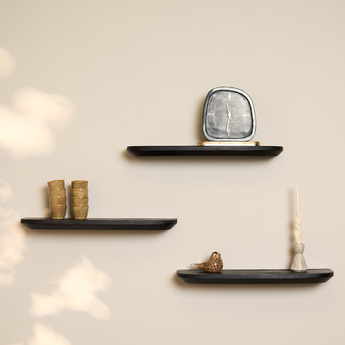 Wall Shelf – Modern Design, Black Color, Mango Wood – Gusta | Starfurn