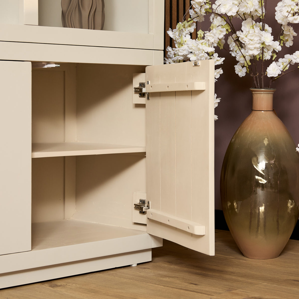 Bücherregal – Mangoholz, Sand-Finish, Push-to-Open-Türen – Brussel | Starfurn