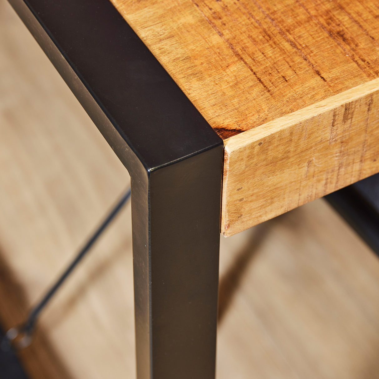 Esszimmertisch - Mangoholz Natur, U Gestell, Schwarz Metall, 140 cm – Boaz | Starfurn
