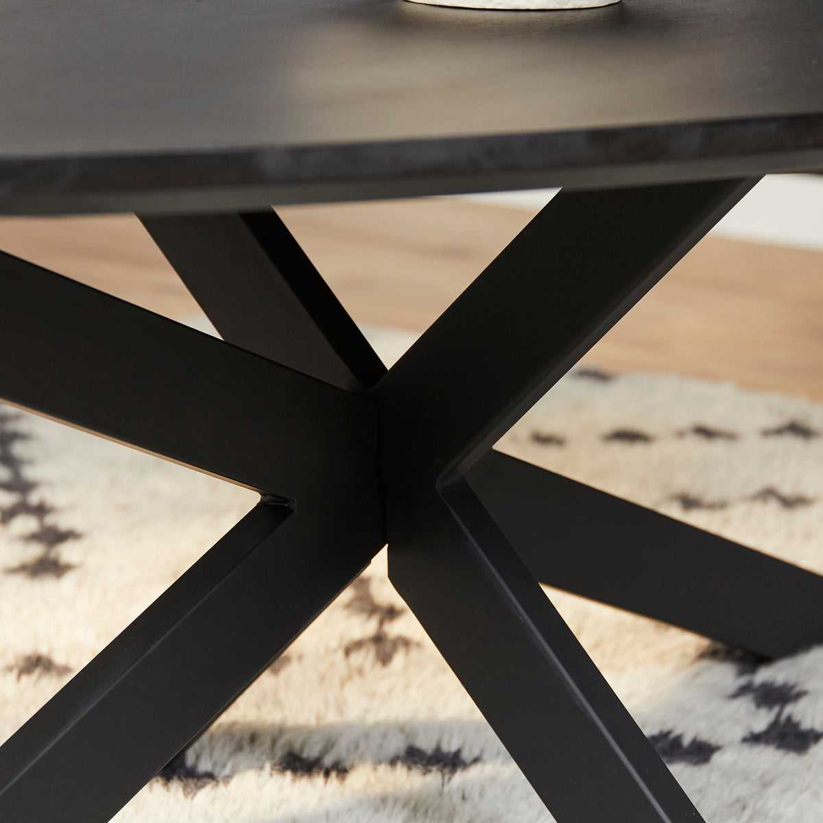 Couchtisch - Mangoholz Schwarz, Tropfenform, Metallbeine, 130 cm – New York | Starfurn
