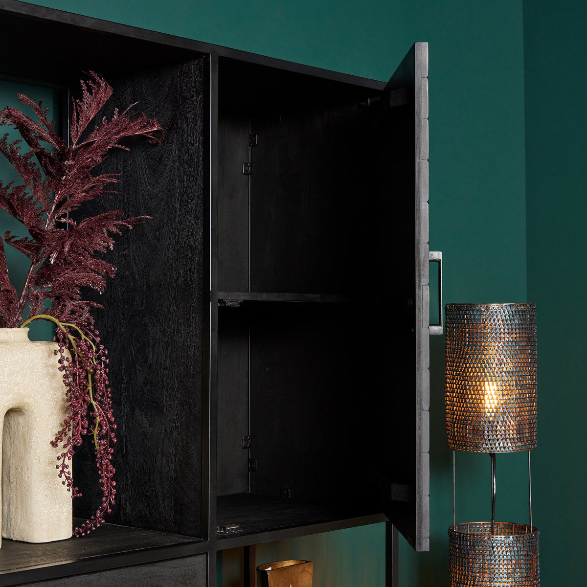 Bookshelf – Sandblasted Mango Wood, Herringbone Pattern, Black Lacquer Finish & Metal Frame – New York | Starfurn