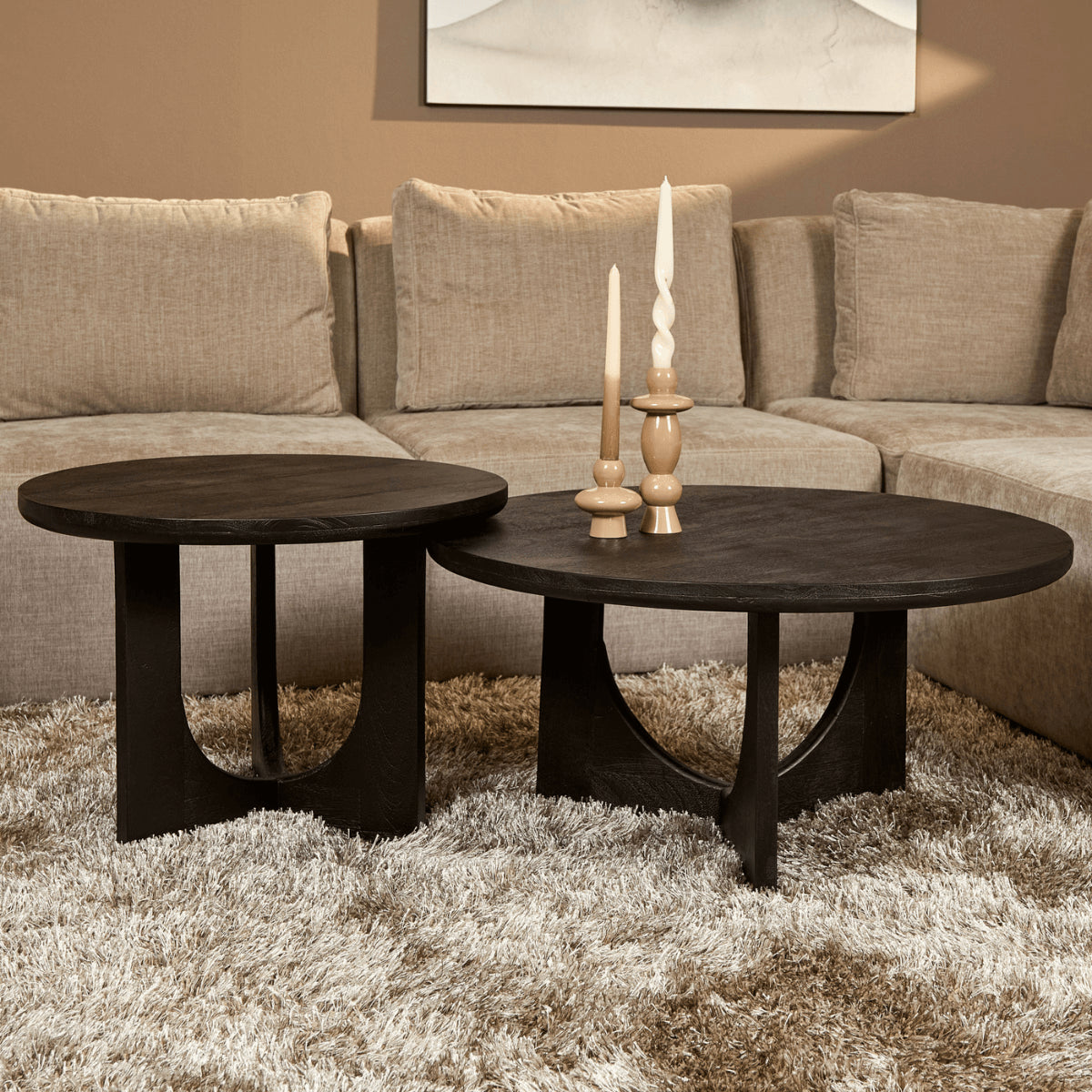 Coffee table – Mango wood table top, solid wood frame, round shape – Guus | Starfurn