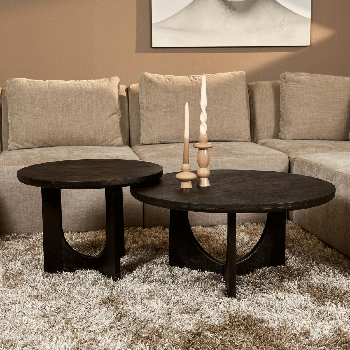 Coffee table – Mango wood table top, solid wood frame, round shape – Guus | Starfurn